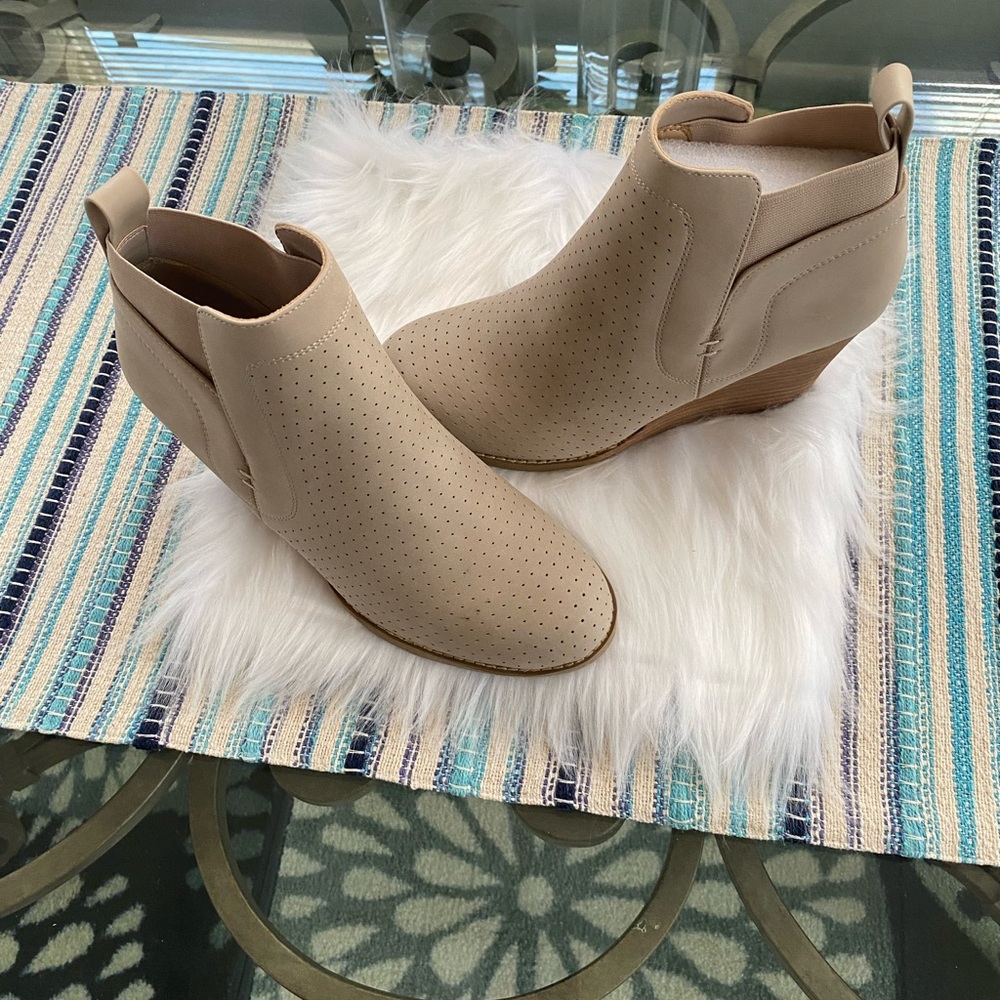 Dolce Vita WOMENS booties Gerdy beige ankle wedges